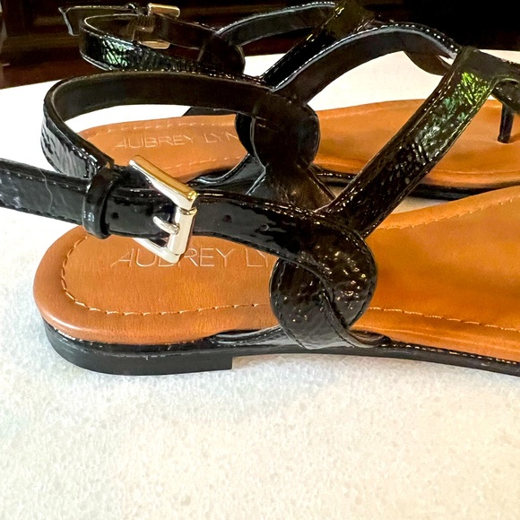 New Aubrey Lynn Black Patented Flats Sandals Size 7 - Picture 7 of 9